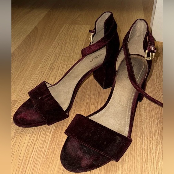 Old Navy Dark Red Velvet Block Heels - Picture 1 of 1